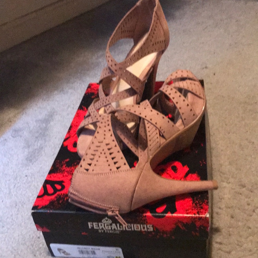 8.5 Fergilicious Hillcrest sandals